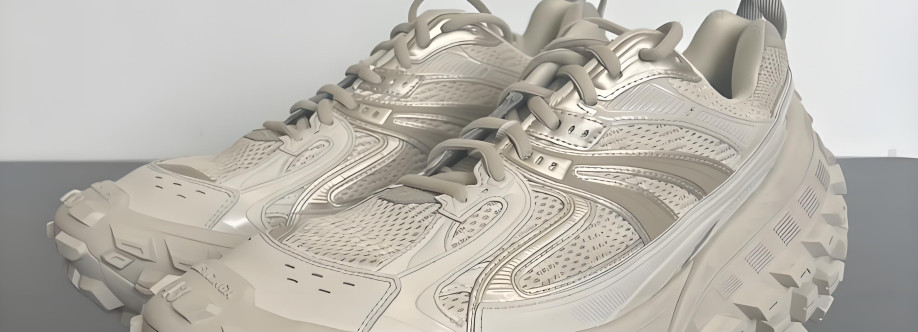 BALENCIAGA 巴黎世家鞋子推薦｜TRIPLE S 女士老爹鞋台灣人氣穿搭指南