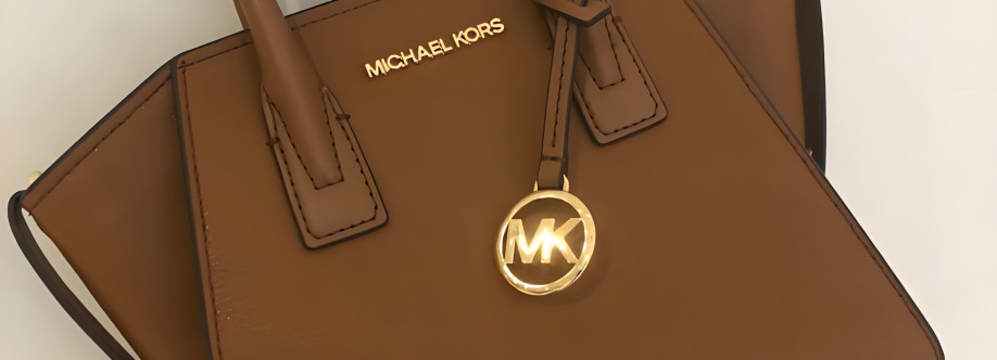 MK 包推薦｜黑色相機包＆波士頓包人氣精選，百搭女包首選